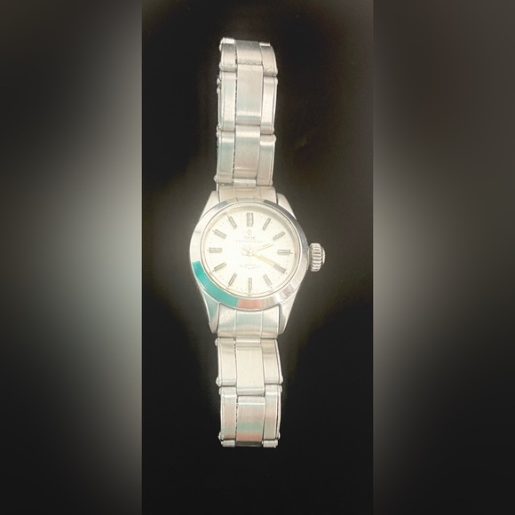 Auth.  Tudor by Rolex Oyster Princess Silver Tone Dial 22mm Auto Women's Watch - Picture 1 of 16